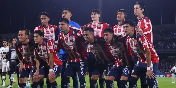 Jugadores previo a partido. Foto: Chivas
