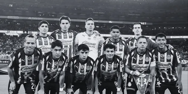 Jugadores previo a partido. Foto: Chivas