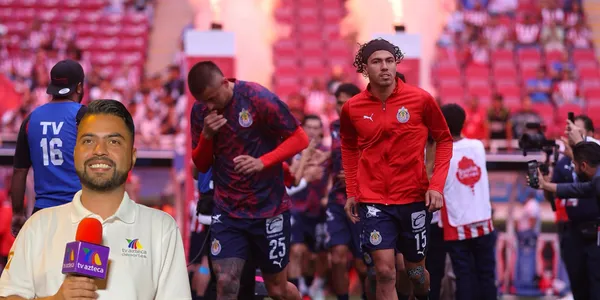 Jugadores previo a partido, foto de Chivas, con Villa Villa al frente