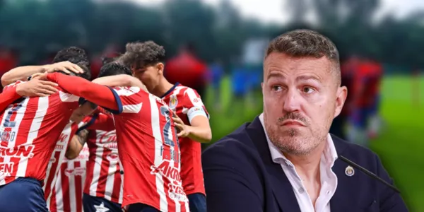 Jugdores de Chivas y Óscar García (Fuente: MEXSPORT)