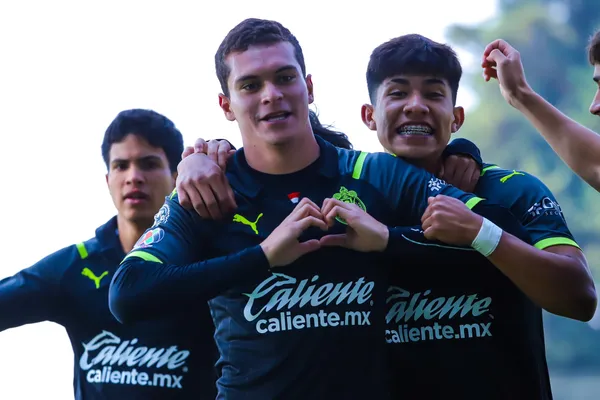 La actividad sabatina arrancó con el partido de la categoría Sub20 del Rebaño.