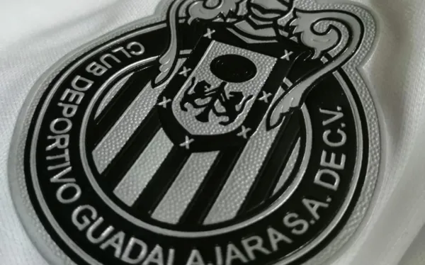 La afición rojiblanca en la ciudad de México se manifestó afuera del hotel de concentración.