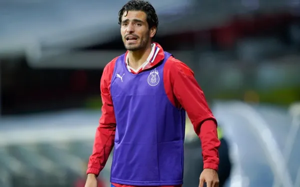 La barra "La Insurgencia" se manifestó afuera del hotel de Chivas en la CDMX.