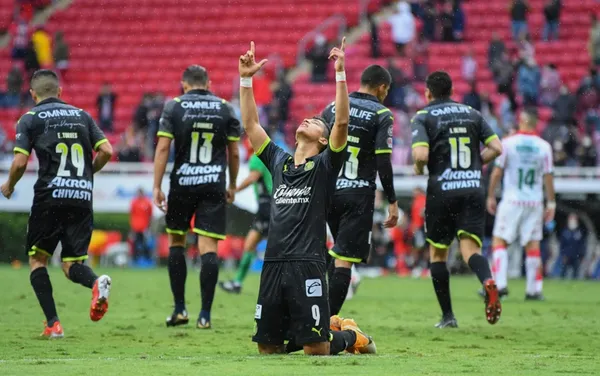 La cancha del Estadio Victoria tuvo un concierto previo al juego entre Chivas y Necaxa.