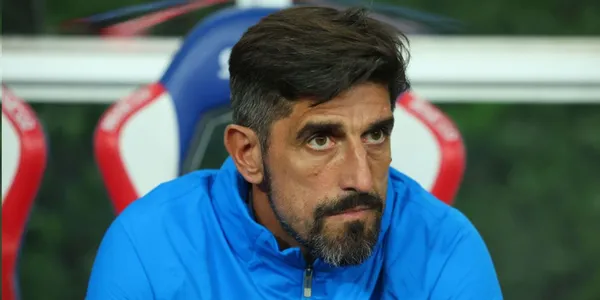 La directiva de Chivas se encuentra en un problema con Veljko Paunovic.