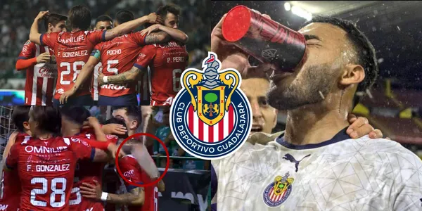 La épica reacción de Alexis Vega al recibir otra cerveza desde las tribunas, ahora jugando contra León.