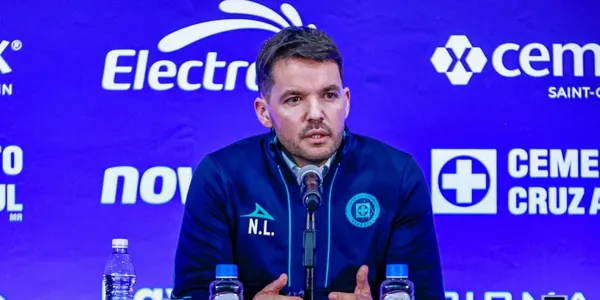 Larcamón en confe. Foto: Cruz Azul