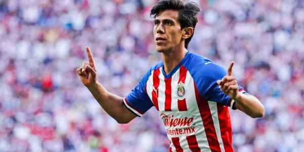 León en pláticas con JJ Macías, los millones que pediría Chivas por su delantero.