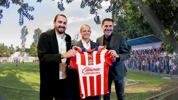 Lo que le falta a Chicharito para debutar