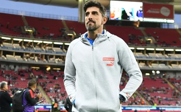 Los entrenadores europeos de Chivas suelen ganar su primer Clásico Nacional.