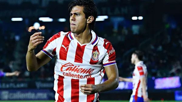 Macías estuvo prácticamente fuera de todo el mandato de Paunovic