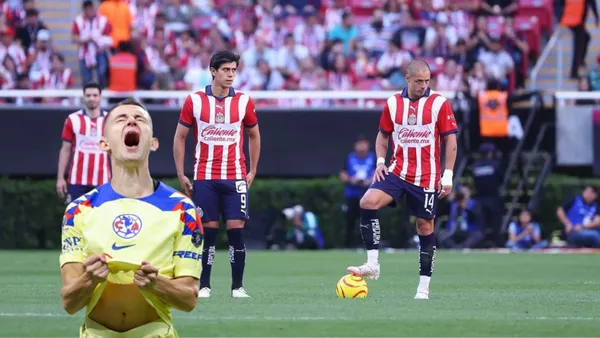 Macías y Chicharito en un partido de Chivas y Fidalgo celebrando