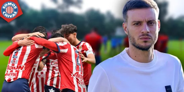 Martín Anselmi y jugadores de Chivas (Fuente: MEXSPORT)