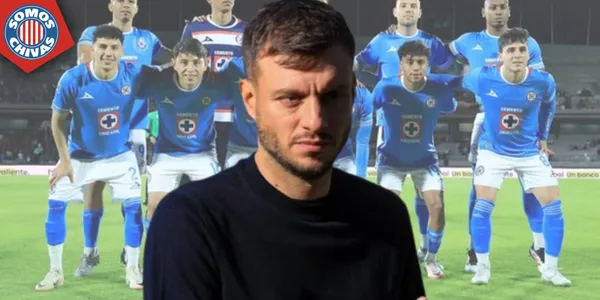 Martín Anselmi y jugadores de Chivas (Fuente: MEXSPORT)