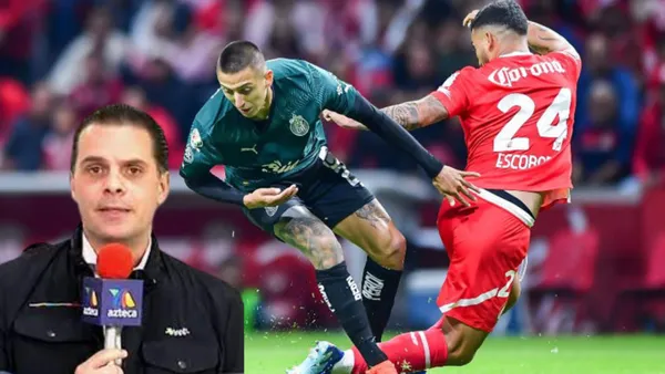 Martinoli narrando y Piojo peleando el balón vs Toluca