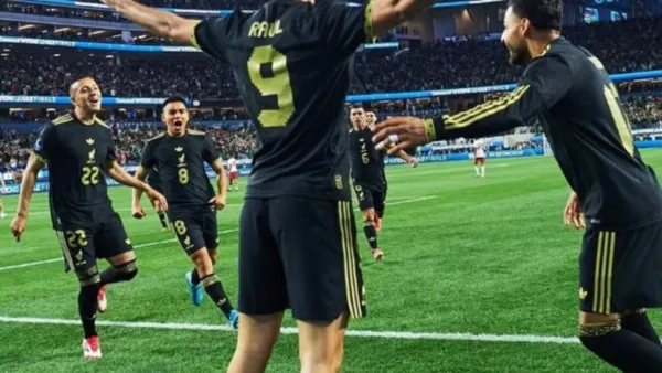 México ganó y no solamente gracias a los goles de Raúl Jiménez | Foto: Plaza de Armas