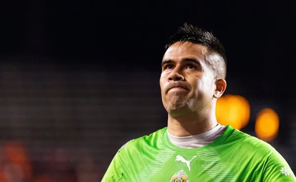 Miguel Jiménez podría salir de Chivas si continúa cometiendo errores.