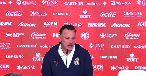 Milito en confe. Captura de Chivas