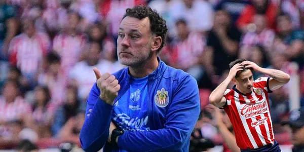 Mozo en partido, foto de Chivas, con Mozo al frente