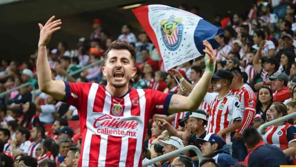 Mozo vuelve a demostrar amor a chivas