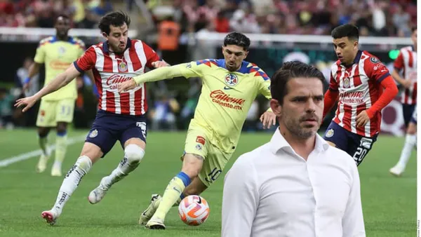 Mozo y Nene peleando el balón vs Valdés y Gago
