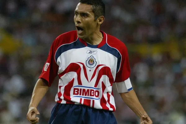 Oficialmente anunció su retiro de las canchas el 11 de agosto del 2011.