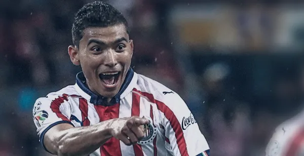 Orbelín Pineda con el jersey de Chivas / FOTO FACEBOOK