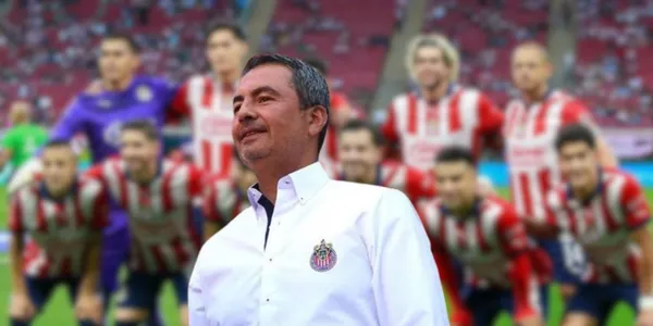 Ortega con jugadores de Chivas/FOTO: x Chivas