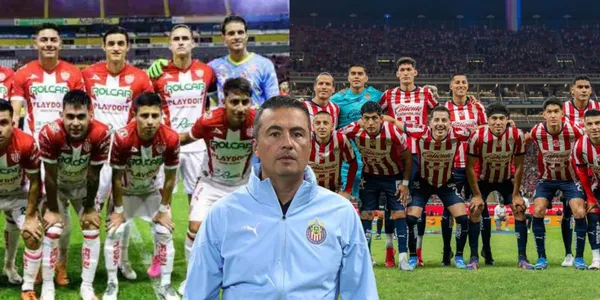 Ortega con titulares de Necaxa y de Chivas/FOTO: Chivas