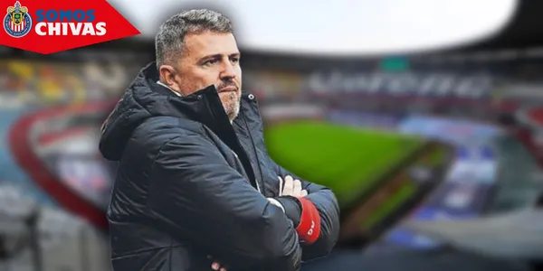 Óscar García dirigiendo (Fuente: El Informador)