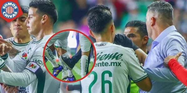 Óscar García durante su expulsión en el Chivas vs León (Fuente: MEXSPORT)