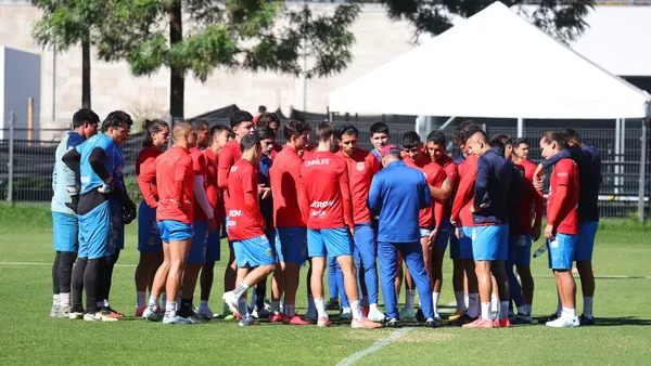 Óscar García tendría unas sorpresas en su alineación titular vs Tigres | Foto: X @chivas