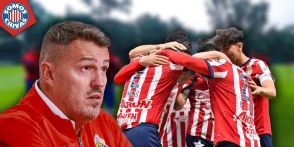 Óscar García y jugadores de Chivas (Fuente: MEXSPORT)