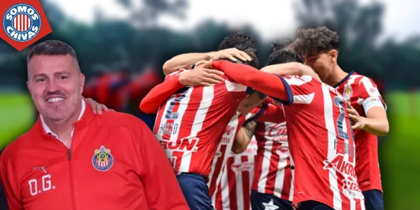 Óscar García y jugadores de Chivas (Fuente: MEXSPORT)