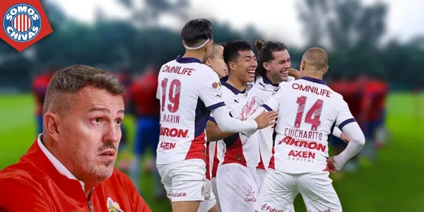 Óscar García y jugadores de Chivas (Fuente: MEXSPORT)