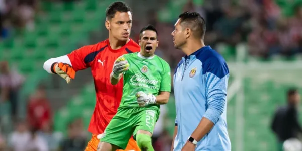 Óscar Whalley se vuelve a ganar los halagos de los aficionados, mientras el Wacho sigue demostrando que no debe ser titular