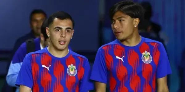 Padilla y Camberos en partido. Foto: Chivas