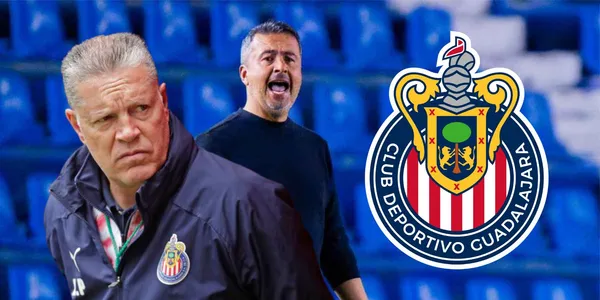 Peláez y Ortega con el escudo de Chivas/FOTO: Récord
