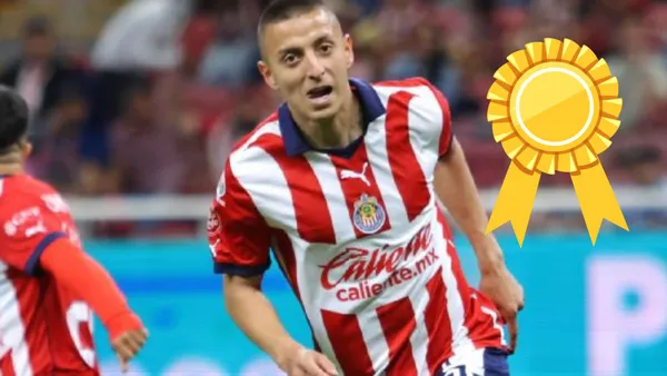 Piojo Alvarado y su medalla