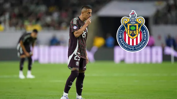 Piojo con el Tricolor y el escudo de Chivas