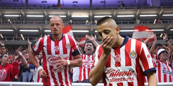 Piojo y Chicharito con afición de Chivas/FOTO: X Chivas