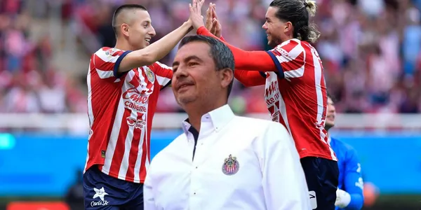 Piojo y Cowell celebrando con Ortega/FOTO: Mural