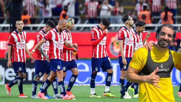 Pizarro con jugadores de Chivas