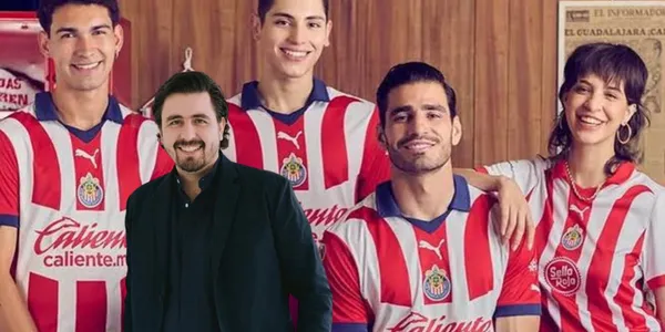 Playera de Chivas de la temporada anterior y Amaury Vergara/FOTO: Planeta Foball