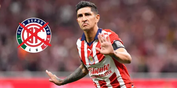 Pocho con Chivas y el escudo de Toluca/FOTO: X Chivas