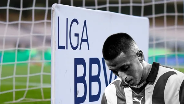 Portería de la Liga MX y el Piojo lamentándose