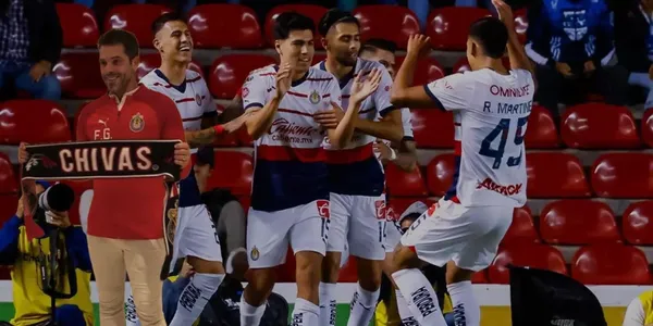 Prepara sacudida en el rebaño, las posiciones que movería Fernando Gago con respecto a lo que presentó Paunovic