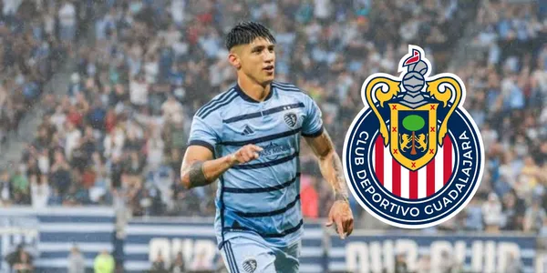 Pulido con el Kansas y escudo de Chivas