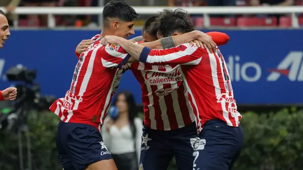 Pulido y Mozo festejando un gol con Chivas, algo que no volveremos a ver (MexSport).