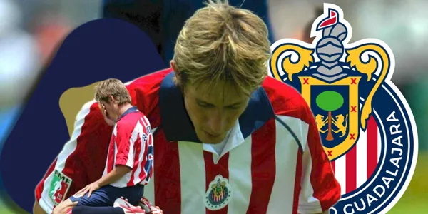 Rafa Medina lamentándose con logos de Chivas y Pumas/FOTO: Esto